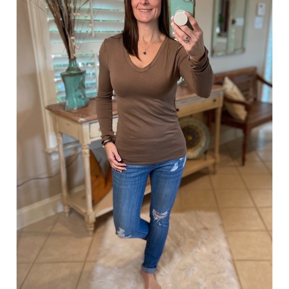 ❤️‍🔥V-Neck Stretchy Cotton Long Sleeve Top Mocha 1320 - Picture 3 of 5